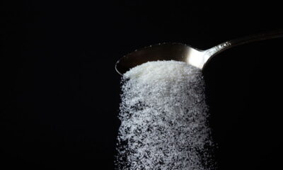 Utilizar açúcar é uma técnica amplamente reconhecida para aumentar a durabilidade das flores cortadas