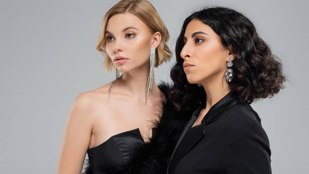 Como escolher brincos que combinam com o formato do seu rosto