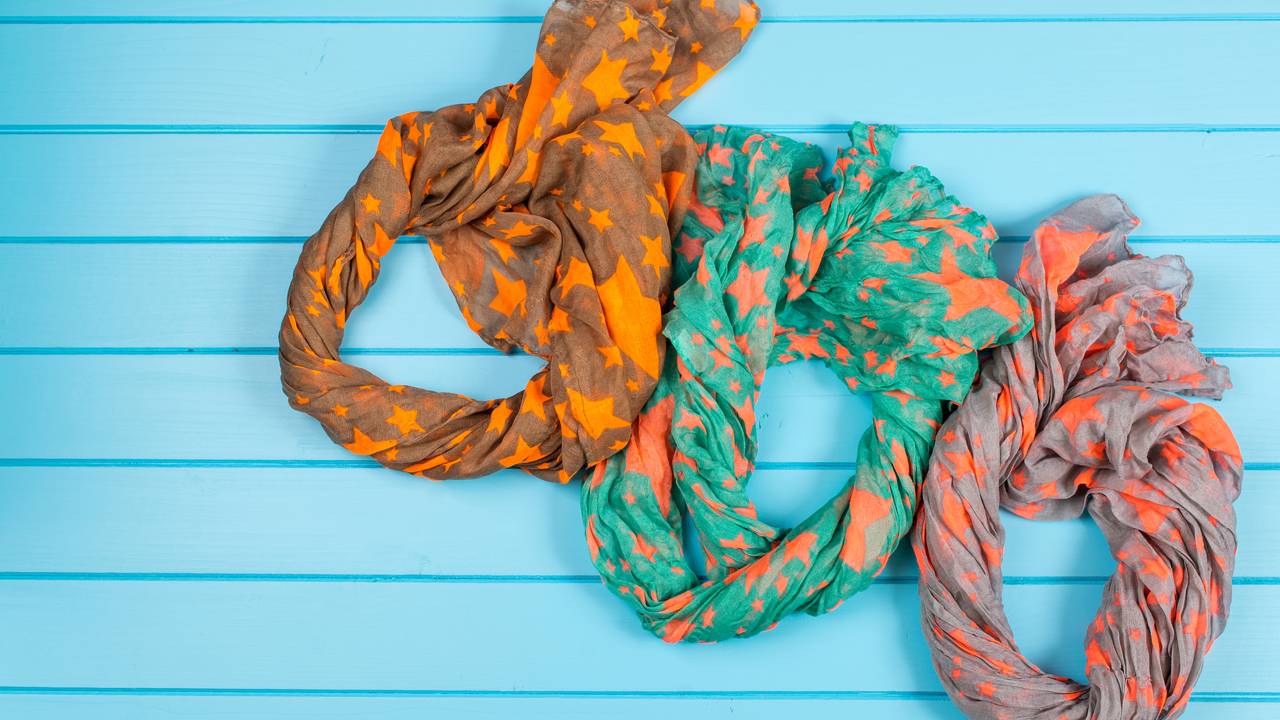 5 formas de usar lenços e deixar o visual moderno