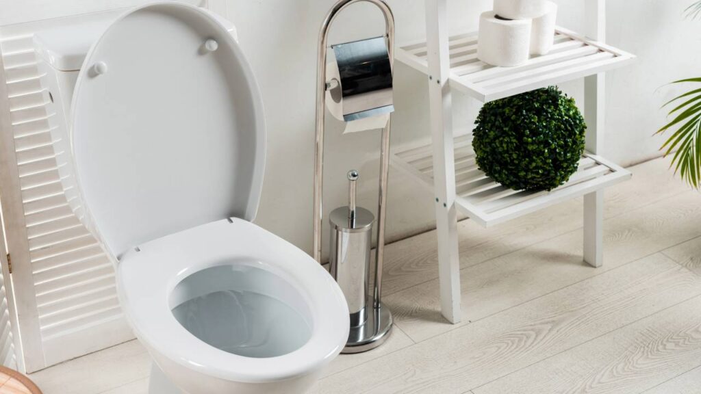 Barulhos em um vaso sanitário podem ser incômodos, especialmente quando surgem na forma de uma goteira intermitente. Esse som pode indicar diversos problemas de funcionamento, que vão desde uma simples necessidade de ajuste até defeitos mais complexos no sistema de encanamento. Compreender a origem desse ruído é fundamental para evitar danos maiores e garantir a eficiência do consumo de água.