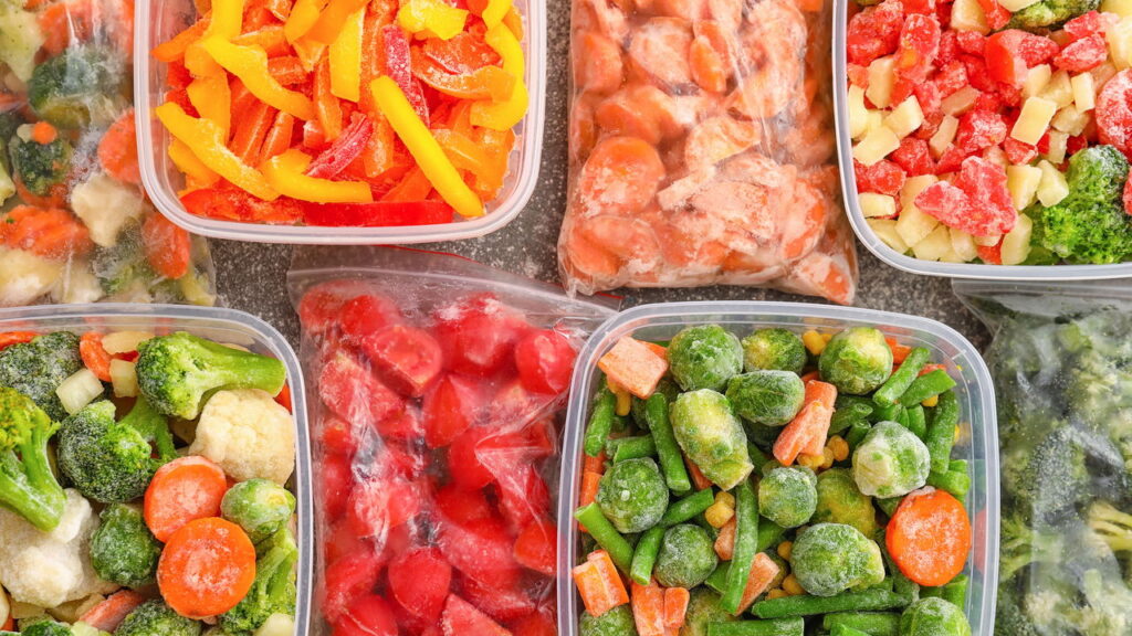 Você já notou que suas verduras estão congelando na gaveta da geladeira? Esse fenômeno é mais comum do que parece e pode afetar a qualidade e o sabor dos alimentos