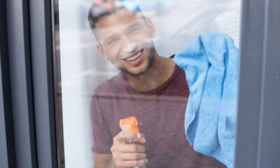Como deixar o vidro brilhando com jornal e sem gastar muito