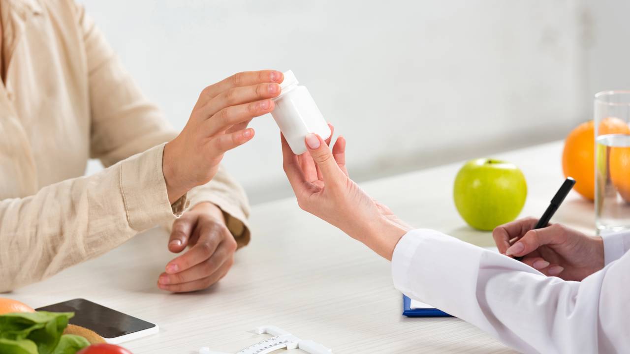 Cinco sinais assustadores que mostram que seu corpo precisa de vitaminas