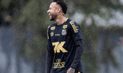 Neymar inicia transição e trabalha com bola em reapresentação do Santos