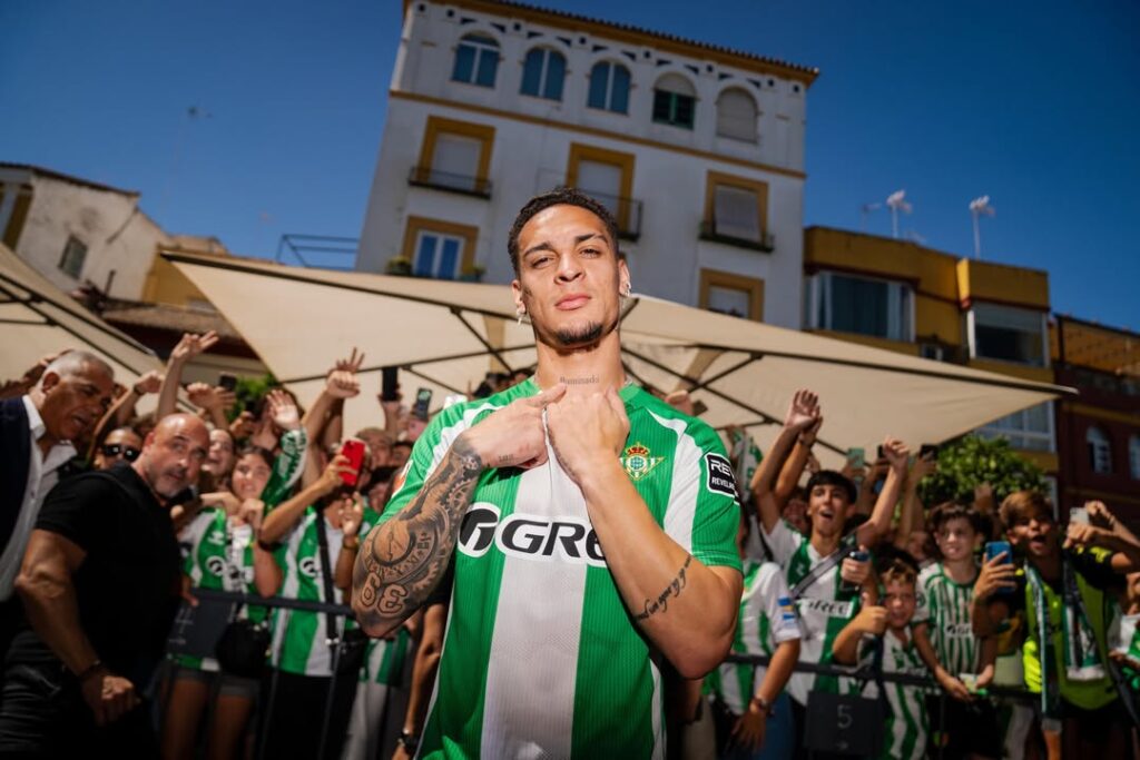 “Meu primeiro amor”, diz Antony ao comentar possível volta ao São Paulo