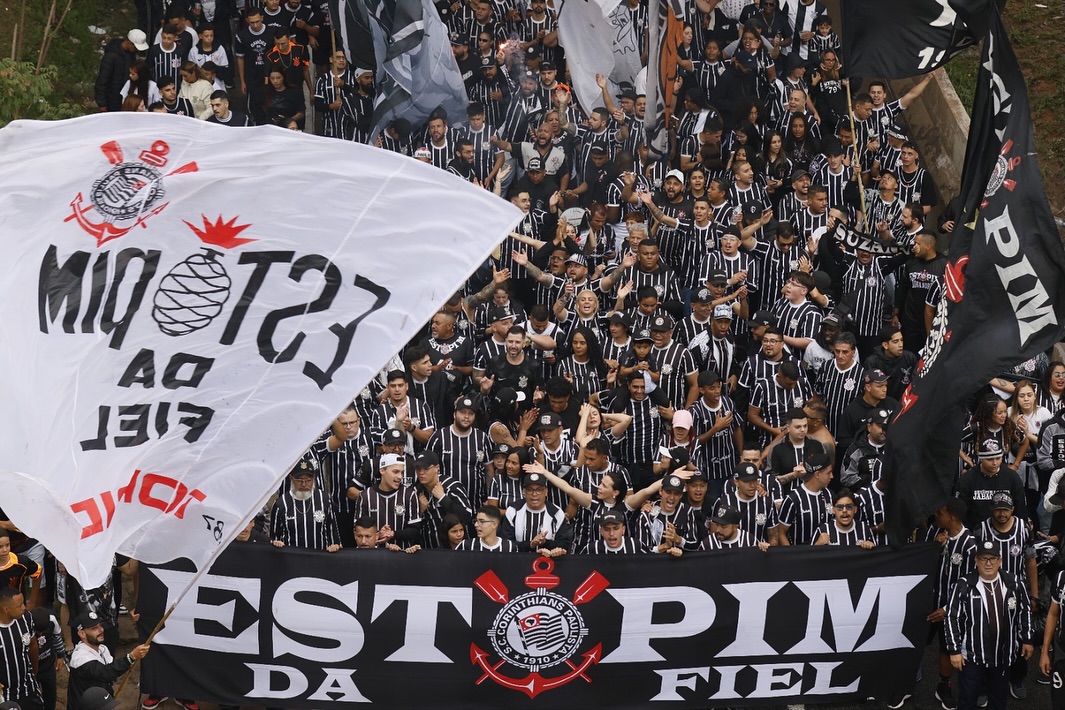 Corinthians planeja reformulação e negocia futuro de jogadores