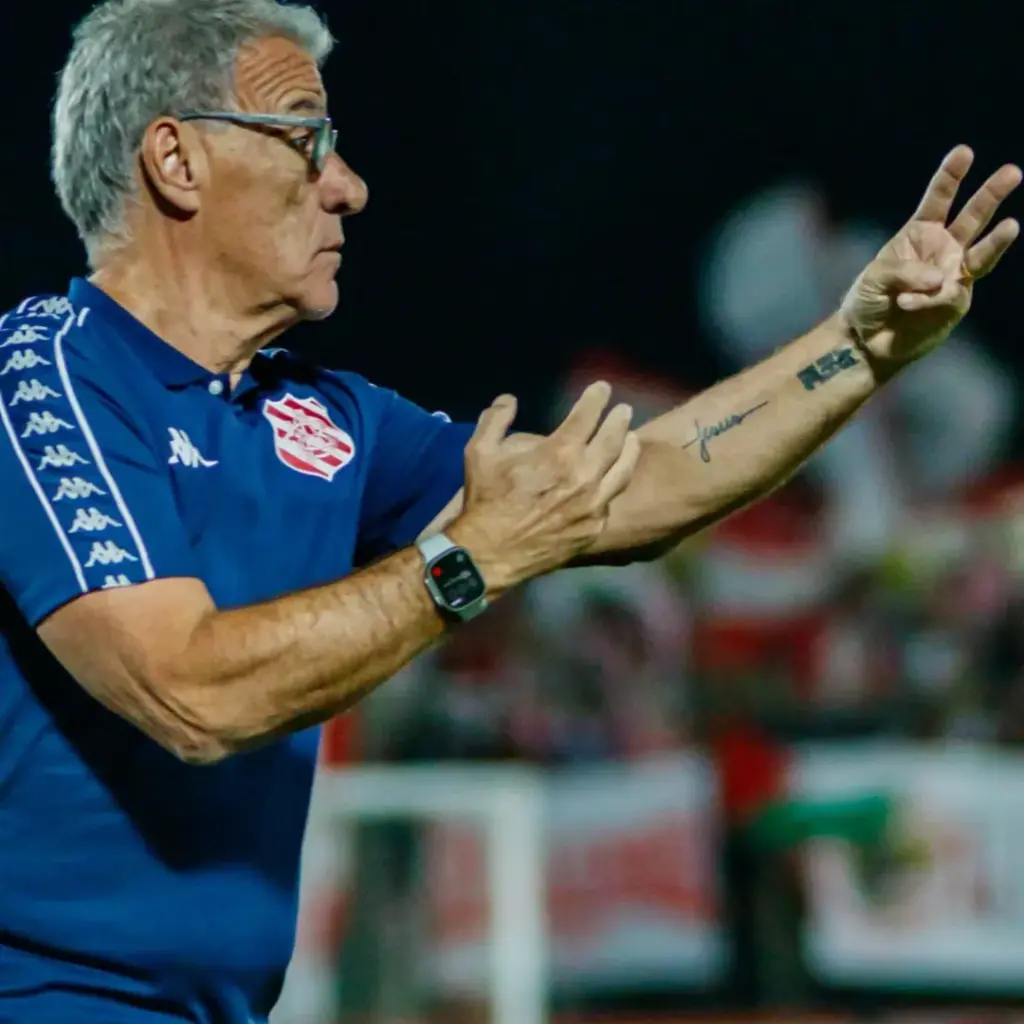 Após a polêmica com Oswaldo Oliveira e Leão, diretor da Federação Brasileira de Treinadores pede demissão