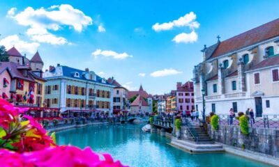 A cidade que encanta com canais, montanhas e o charme que lhe rendeu o título de Veneza dos Alpes