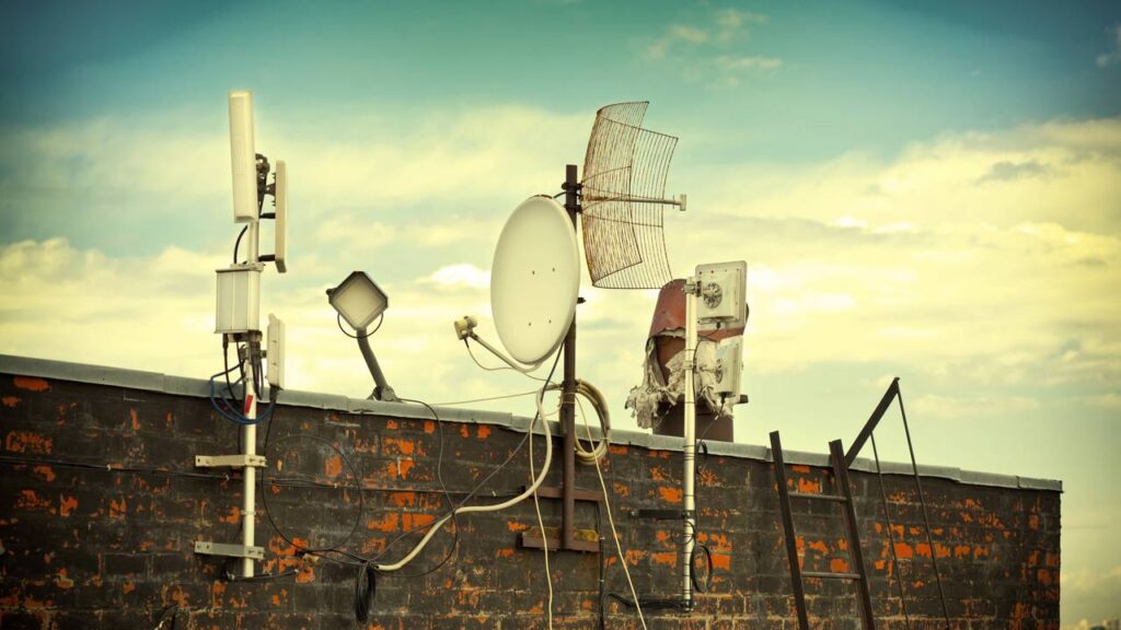 Veja como uma antena consegue enviar sinal tão longe com tanta precisão