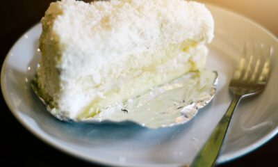 O segredo da minha vó para deixar o bolo gelado de coco ainda mais gostoso