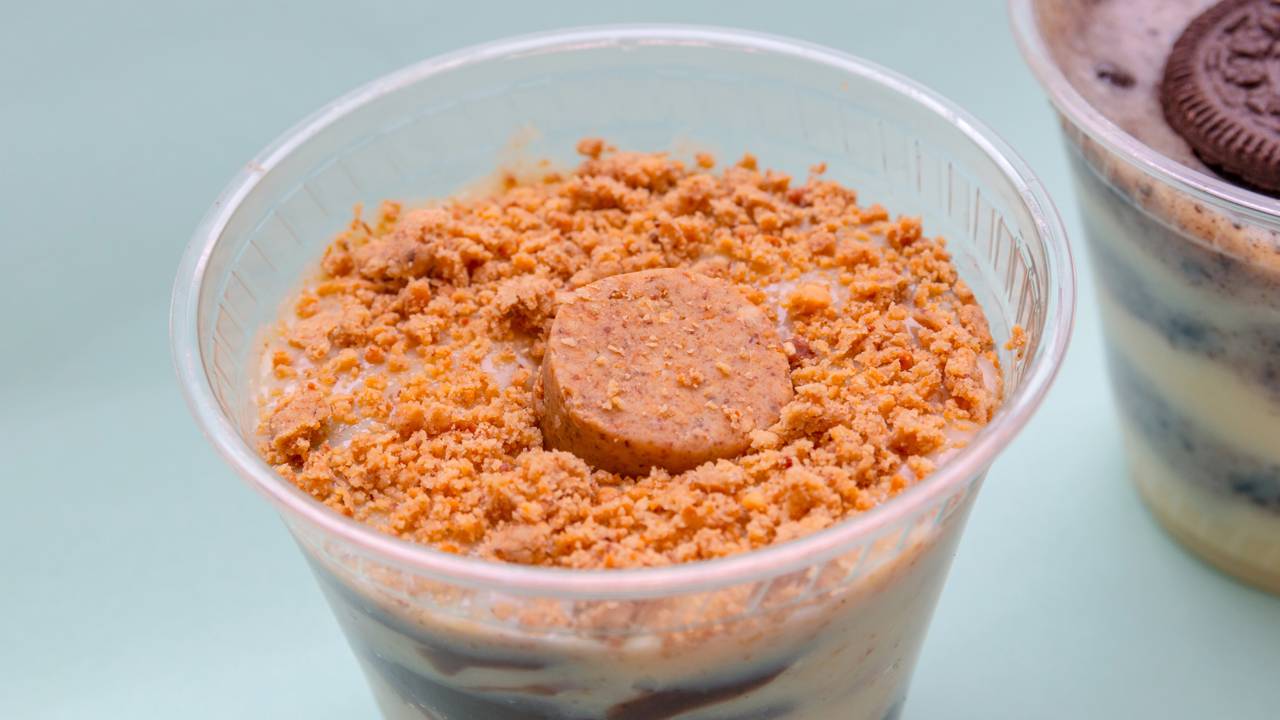 Brigadeiro de paçoca cremoso em copinhos com apenas 4 ingredientes