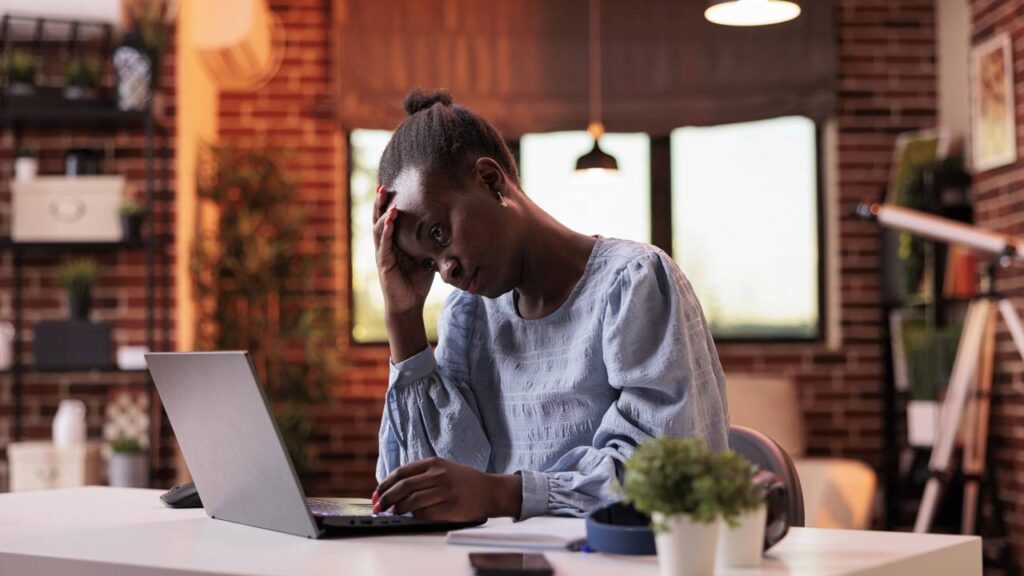 Sinais sutis de que sua mente está pedindo uma pausa