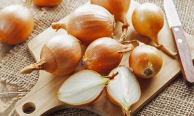 Guardar cebolas corretamente evita brotos e ainda mantém o sabor por mais tempo