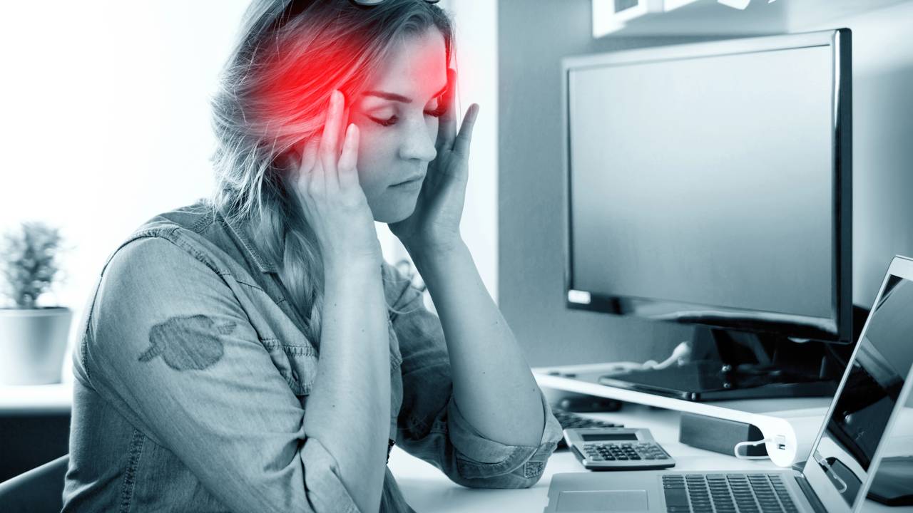 Cinco sinais de que seu corpo está pedindo uma pausa urgente e você está ignorando