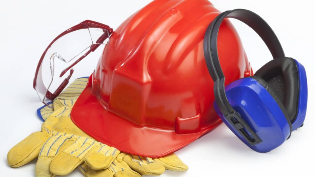 Empregado foi demitido por justa causa por se recusar a usar EPI