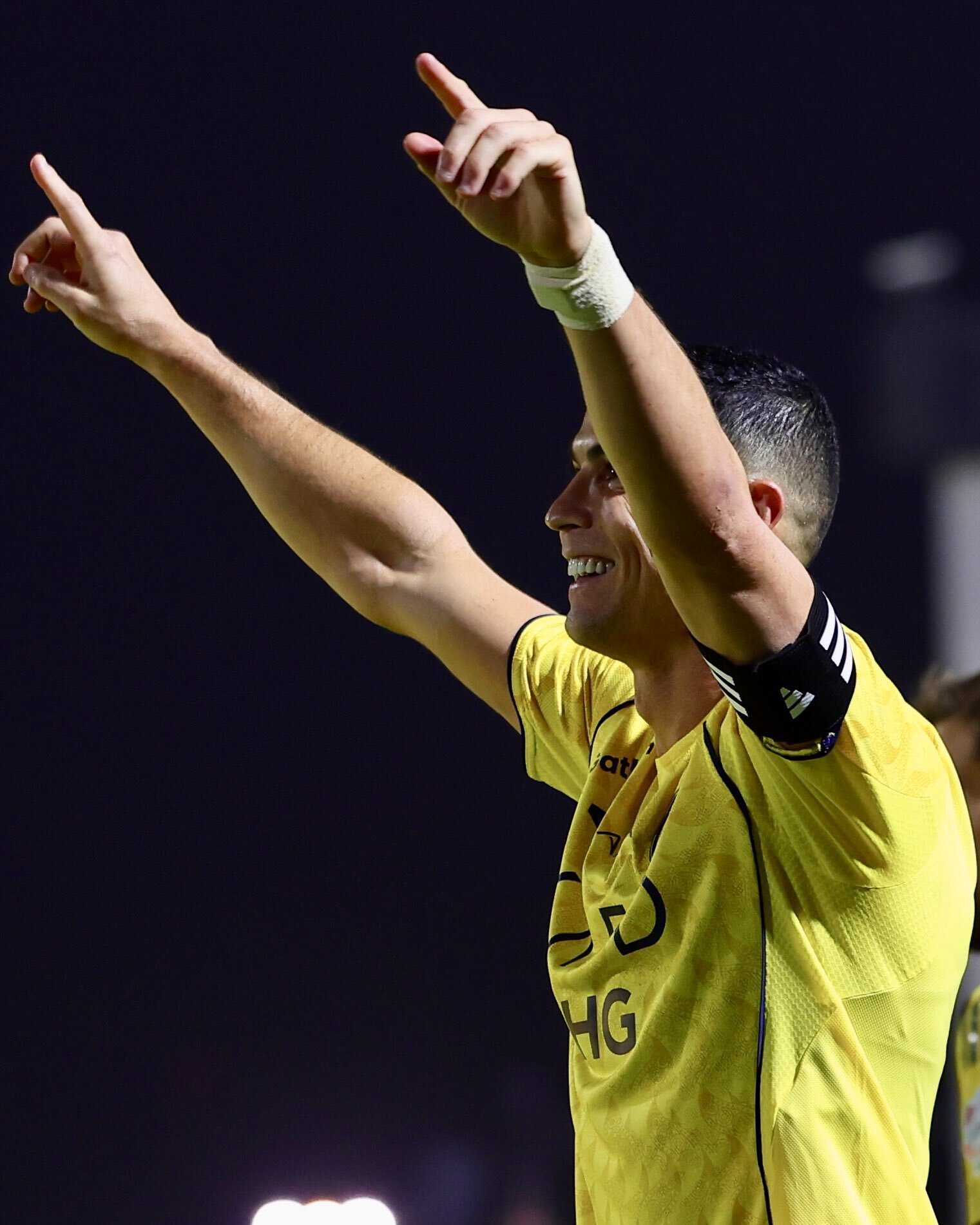 Cristiano Ronaldo comemora gol pelo Al Nassr em mais uma noite histórica na Arábia Saudita. Foto: X / Cristiano Ronaldo.