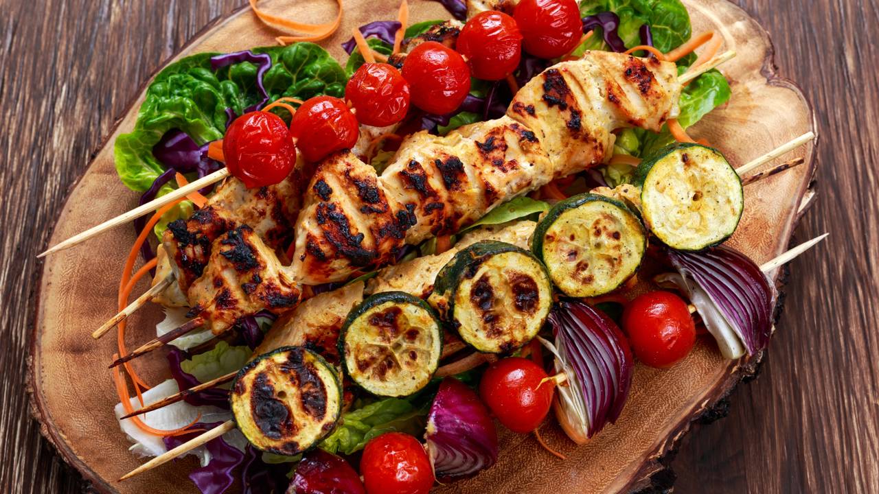 O legume que, quando grelhado, lembra carne defumada e surpreende no sabor