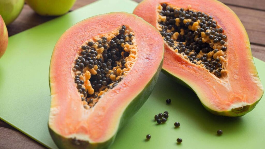 Fruta tropical que dá colheita em menos de 60 dias e cresce até em vaso