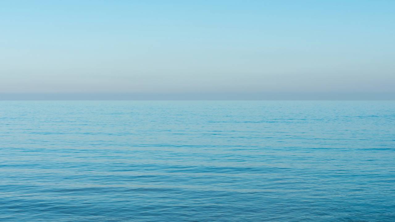 Fenômeno impressiona ao mostrar mar e rio lado a lado sem se misturarem