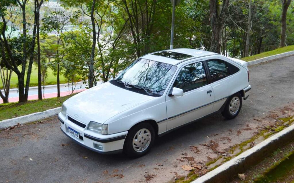 O modelo de carro que marcou a década de 90 e ainda conquista fãs até hoje