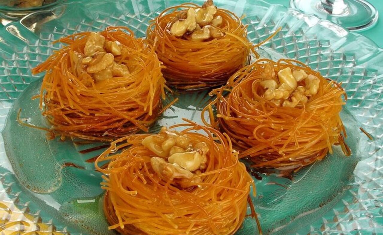 O doce árabe que derrete na boca e virou sensação nas confeitarias