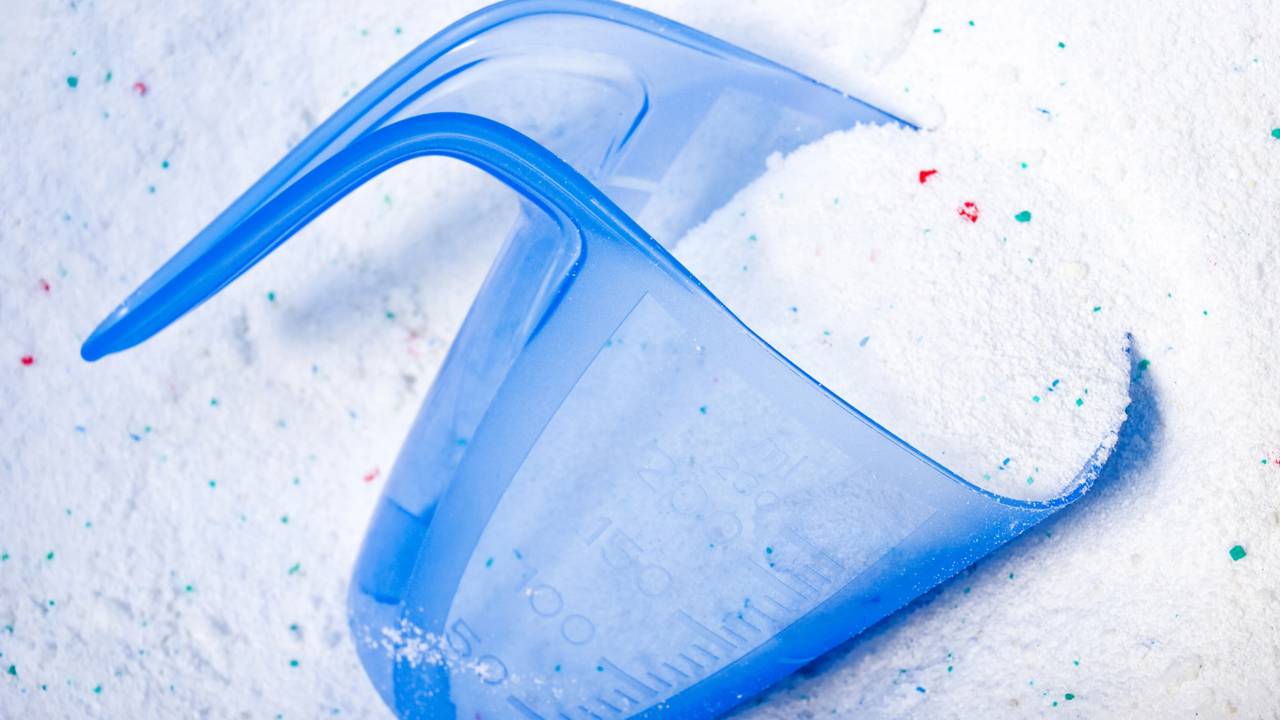 O sabão em pó está prejudicando minha máquina de lavar e danificando minhas roupas