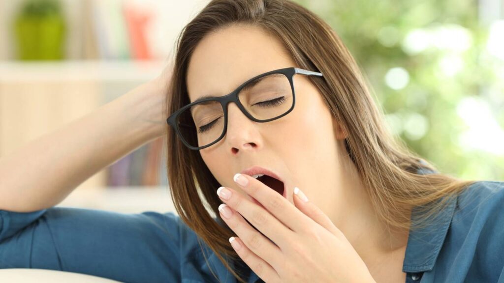 Cansaço mesmo após uma boa noite de sono? Veja o que isso pode indicar