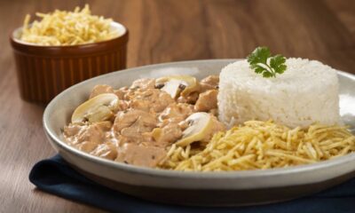 Estrogonofe clássico com carne macia e molho cremoso