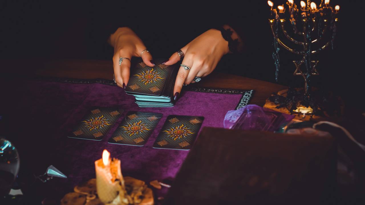 O que o Tarô revela sobre os três signos que vão reencontrar um amor perdido ainda este mês de novembro