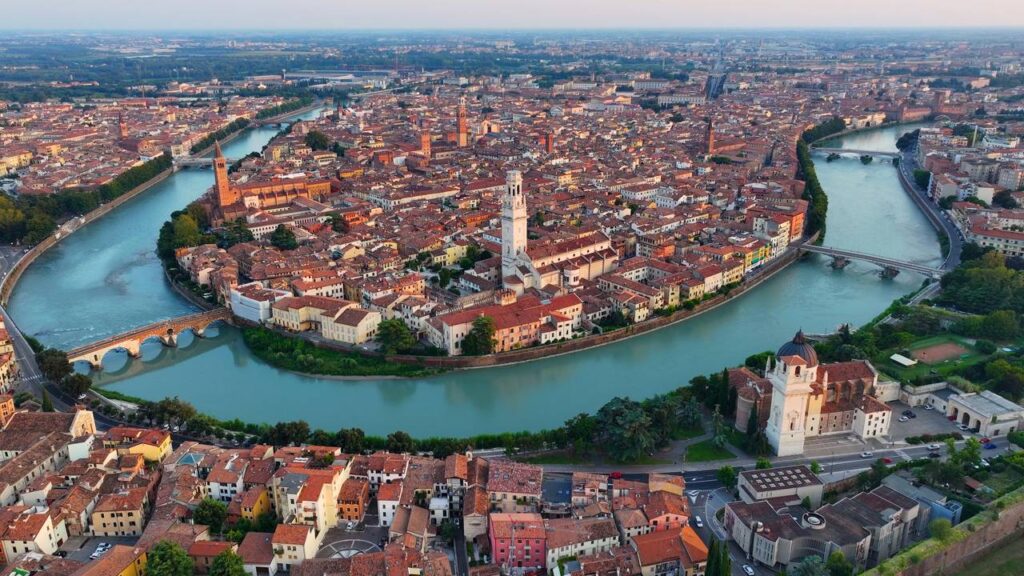 A cidade que surpreende quem acredita que Verona é só o palco de um amor trágico