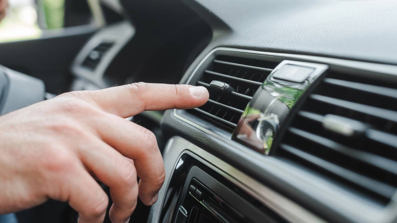3 sinais mostram que o ar do carro pode parar a qualquer momento