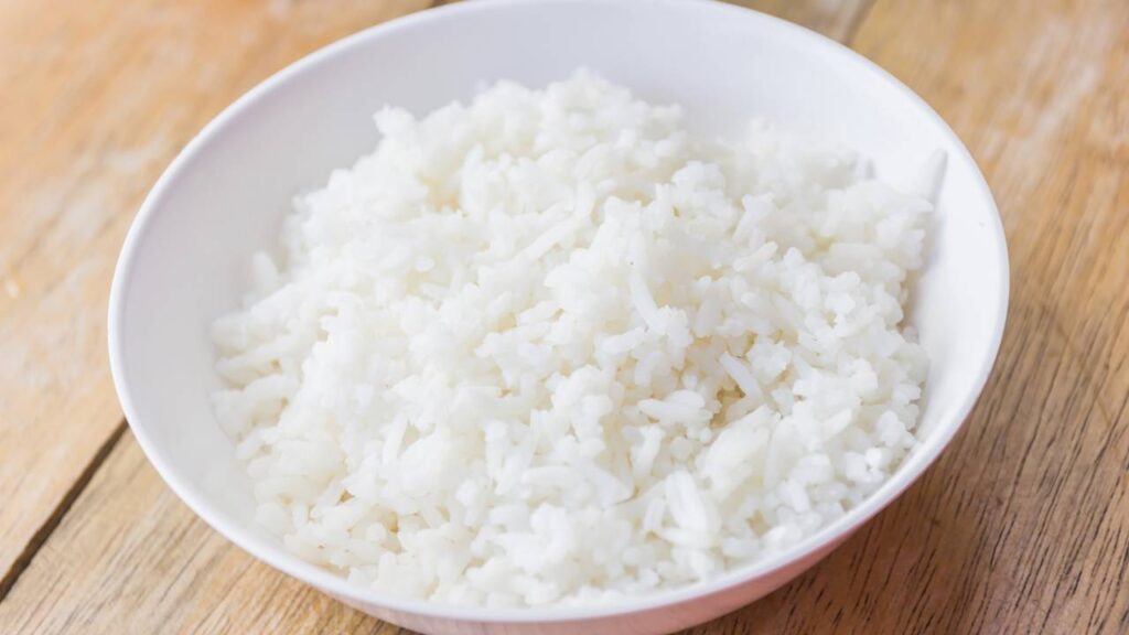 Esse arroz soltinho deixa qualquer refeição mais gostosa