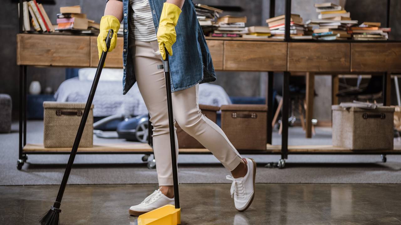 Por que sentimos vontade de arrumar a casa quando estamos ansiosos