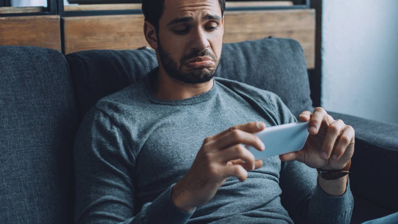 O segredo para assistir filmes grátis no celular sem sair da lei