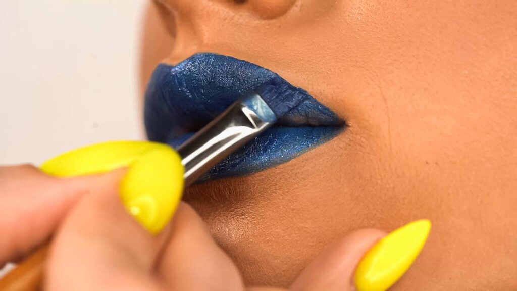 batom azul cintilante