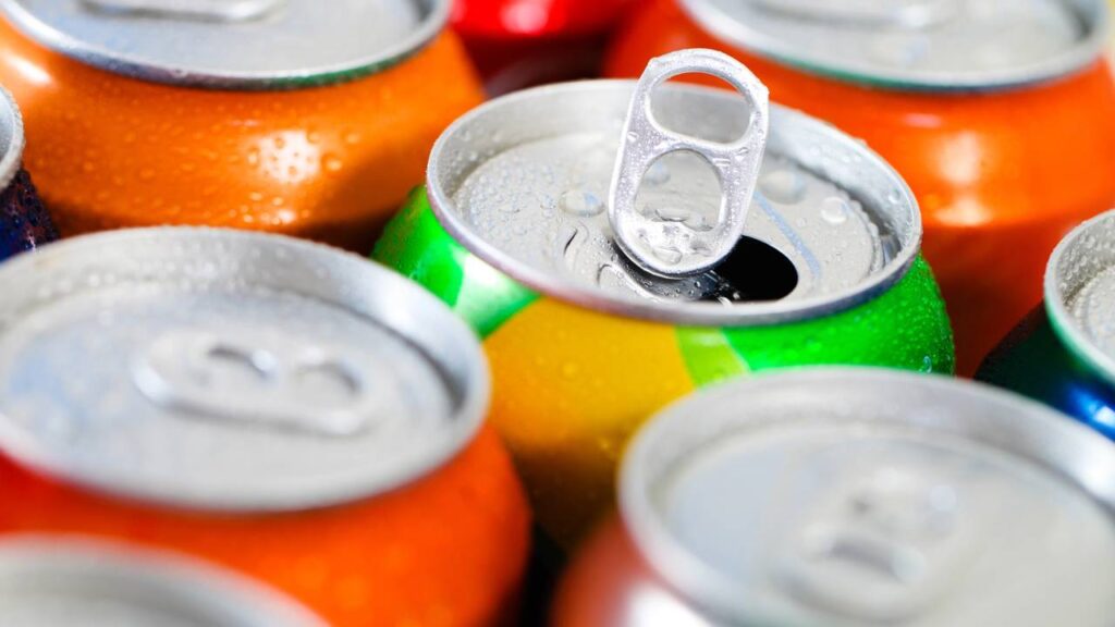 O que acontece quando você bebe refrigerante todos os dias e não percebe os efeitos
