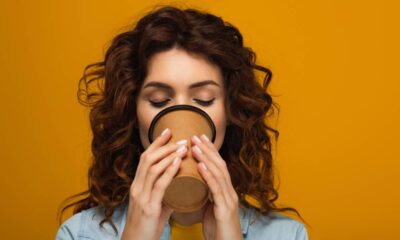 Por que o café parece mais forte quando está quente