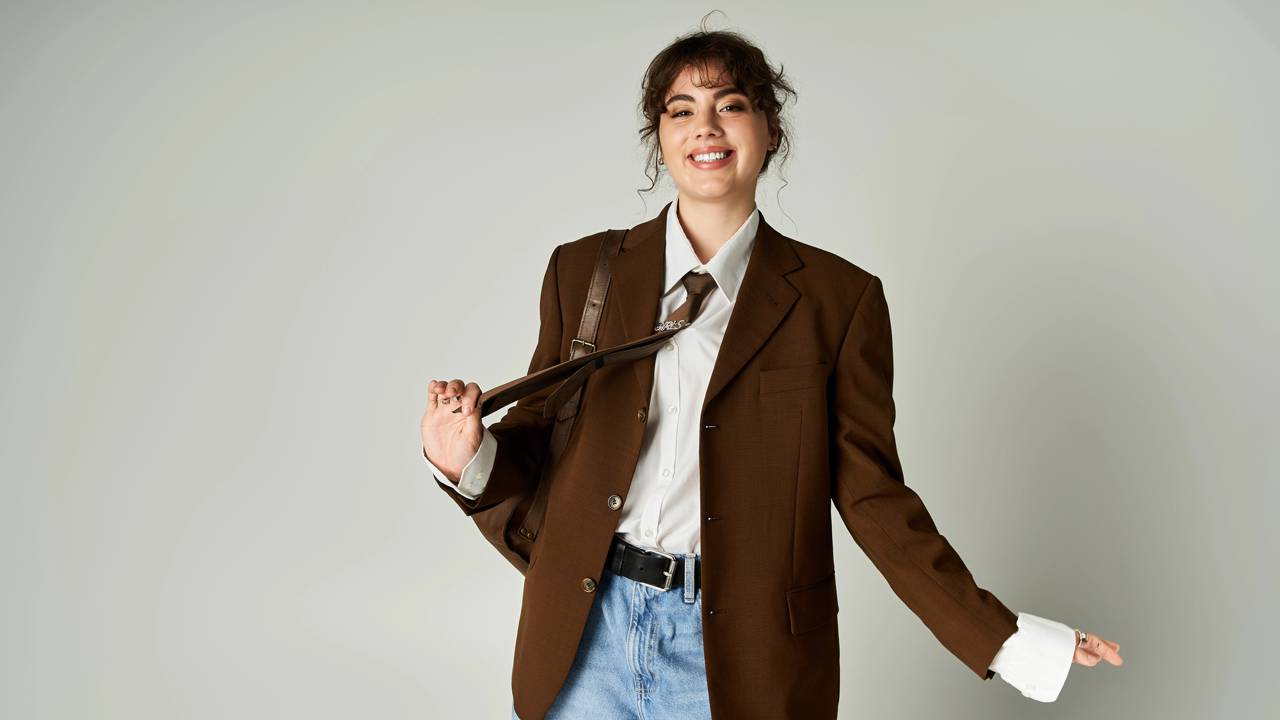 A peça que não pode faltar no guarda-roupa e está dominando as passarelas