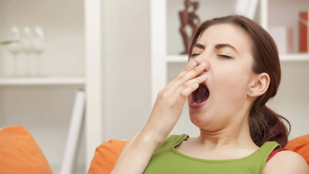O que seu corpo tenta dizer quando você boceja demais sem estar cansado