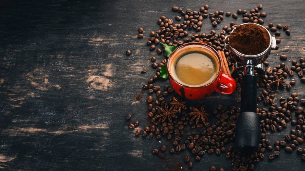 A mistura curiosa que deixa o café com sabor de caramelo