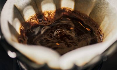 Por que o café recém-coado tem um aroma tão forte