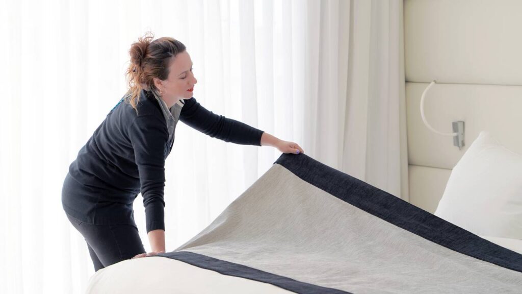 Começar o dia arrumando a cama pode reduzir o estresse e o caos mental