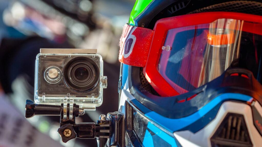 Quatro câmeras para capacete que entregam ótimo desempenho sem pesar no bolso
