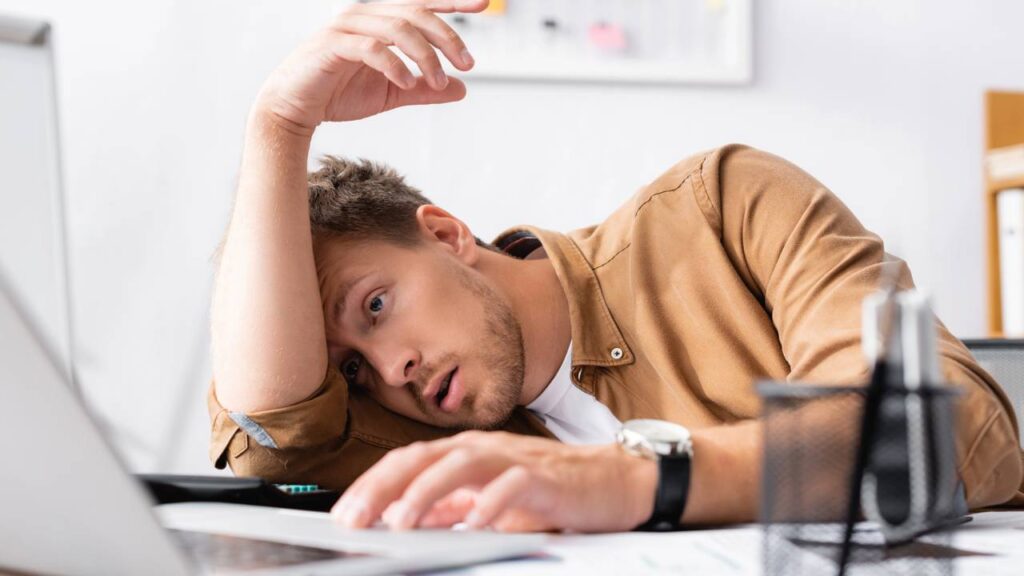 Erros que fazem você se sentir cansado mesmo dormindo bem