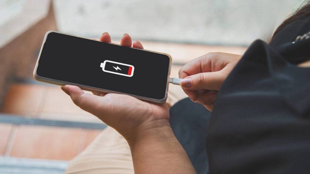 Maneiras de carregar o celular mais rápido sem precisar comprar nada