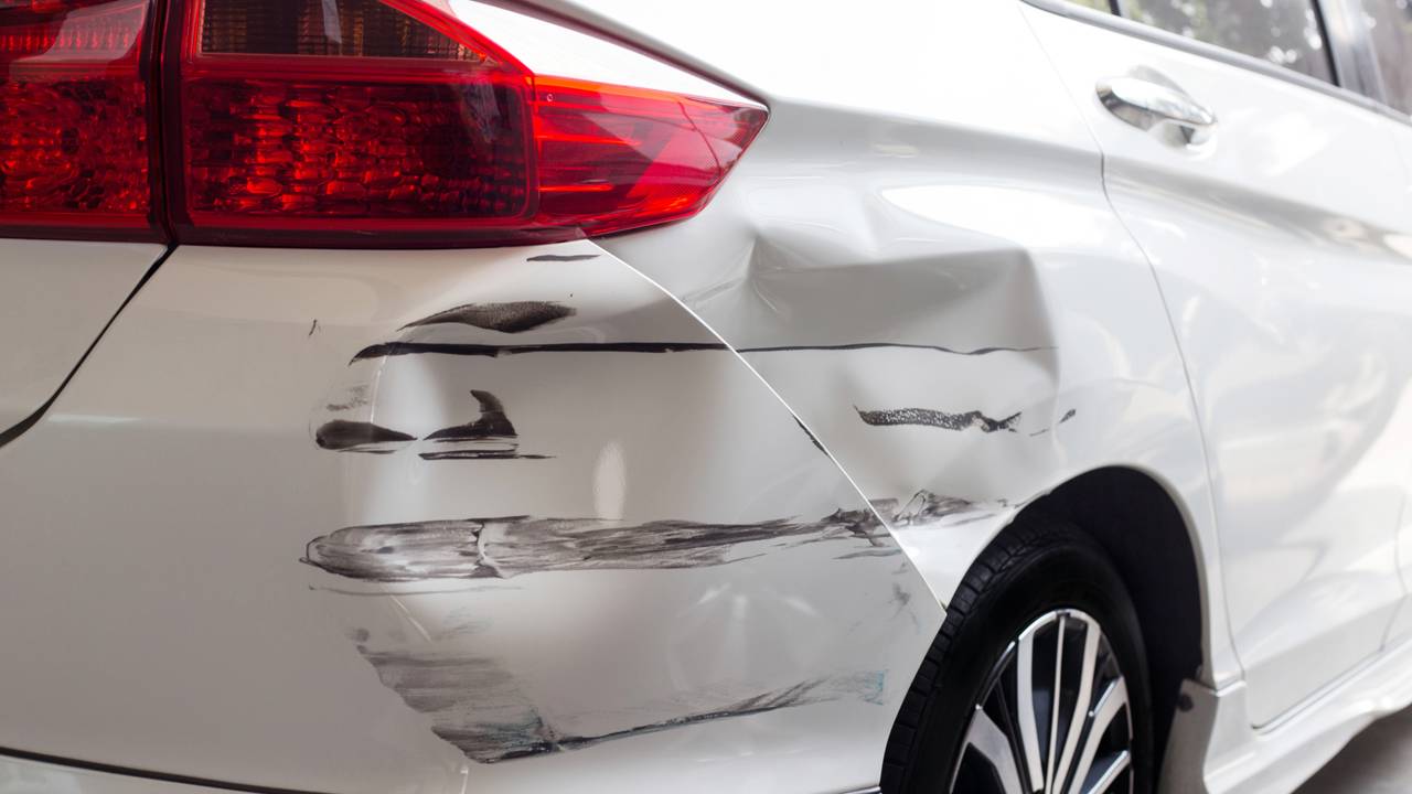 Reparei pequenos amassados no capô com sucção