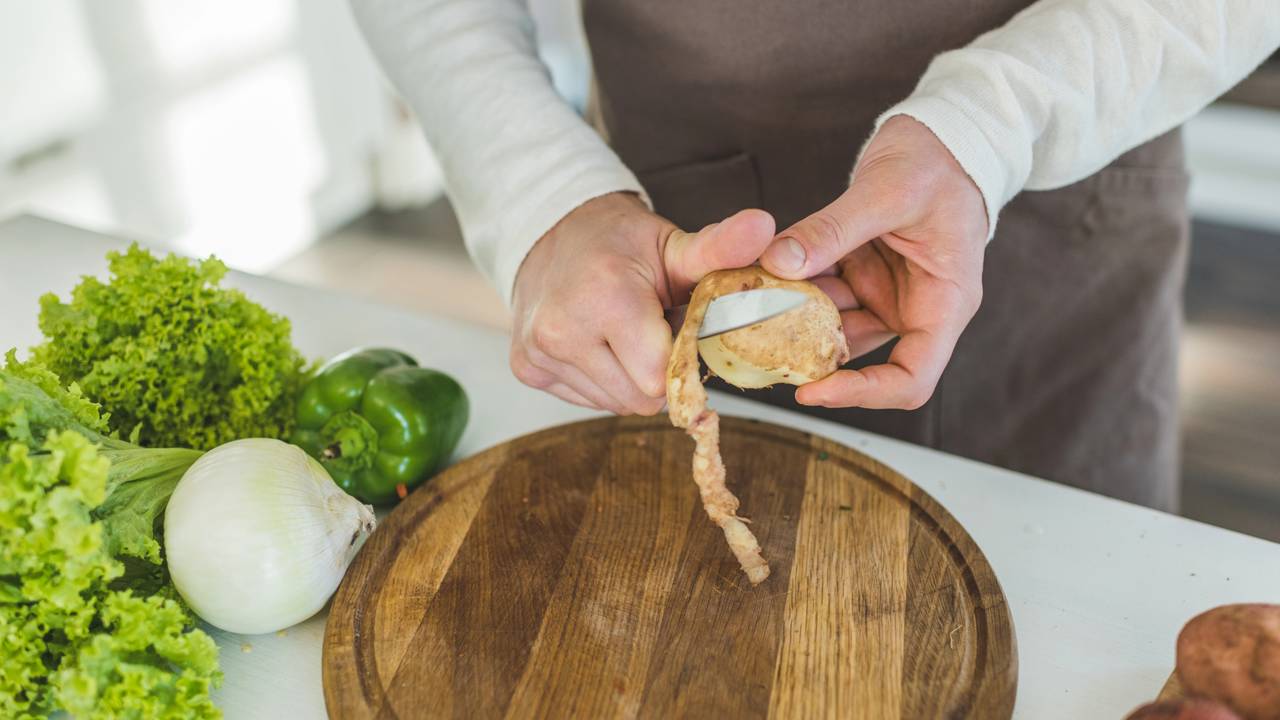 Esqueça o pão e conheça esse sanduíche de batata que vai fazer seu lanche nunca mais ser o mesmo