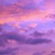 O fenômeno natural que faz o céu ficar lilás em dias frios e encanta quem vê