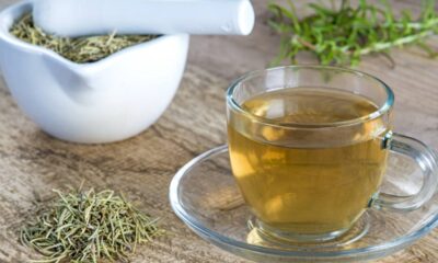 Chá de alecrim: Para que serve, como fazer e quais os benefícios para a saúde