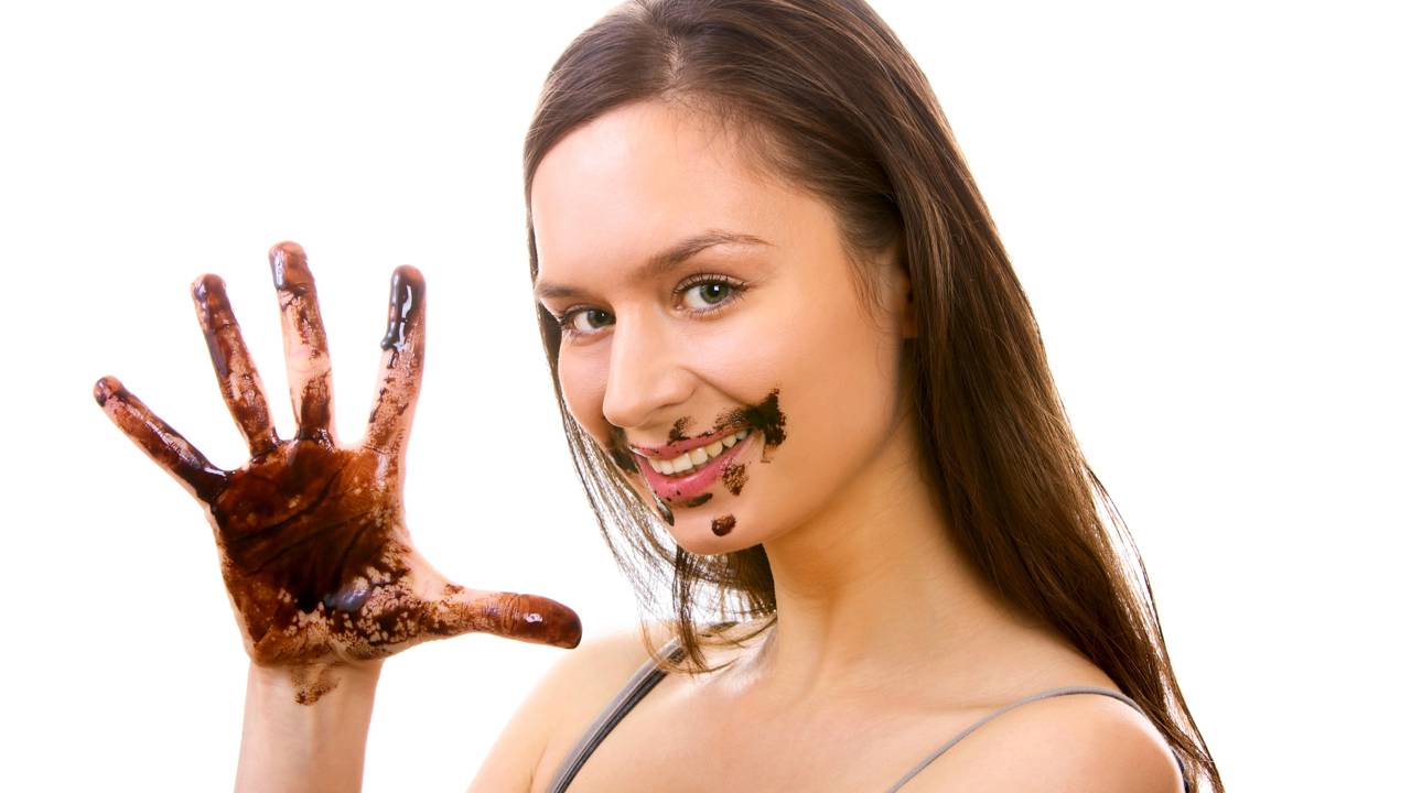 O que faz o chocolate derreter na boca, mas não na mão